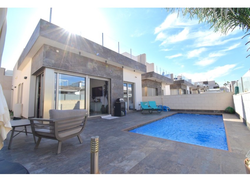 Återförsäljning - Villa - Orihuela Costa - Villamartín