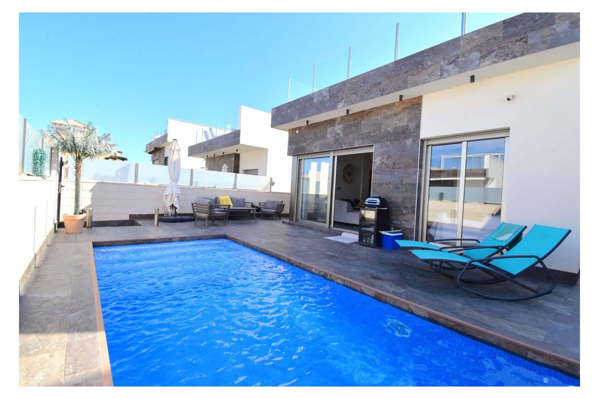 Återförsäljning - Villa - Orihuela Costa - Villamartín