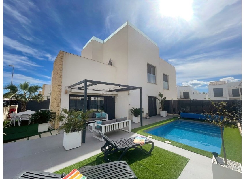 Resale - Villa - Ciudad Quesada - Pueblo Bravo